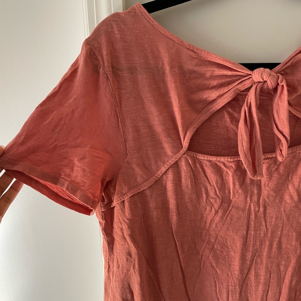 EUC Cutout Tied-Back Tee - Picture 4 of 4